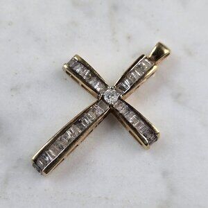 10k Yellow Gold Diamond Religious Crucifix Cross Pendant 3.1g E3770